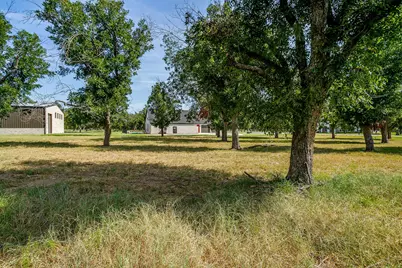 943 E Landings, Granbury, TX 76049 - Photo 5