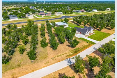 943 E Landings, Granbury, TX 76049 - Photo 1