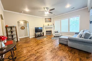 402 N Trinity St, Decatur, TX 76234 - Photo 5