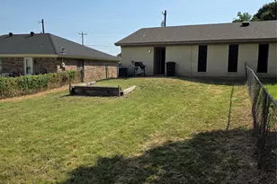 1014 Harbor Lakes Dr, Granbury, TX 76048 - Photo 7