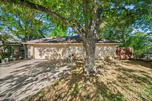 409 29th St, Grand Prairie, TX 75050 - Photo 1