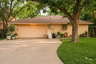 409 29th St, Grand Prairie, TX 75050 - Photo 3