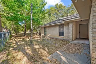 409 29th St, Grand Prairie, TX 75050 - Photo 3