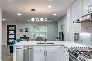 9805 Estate Ln, Dallas, TX 75238 - Photo 9