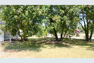 108 E Kirby Avenue, Quinlan, TX 75474 - Photo 7