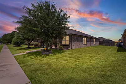 1612 Ambercrest Drive, Lancaster, TX 75146 - Photo 3
