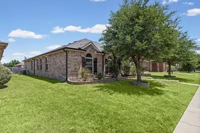 1612 Ambercrest Drive, Lancaster, TX 75146 - Photo 11