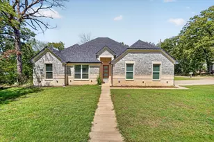 114 Dowdy Ln, Mabank, TX 75156 - Photo 1
