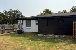 2500 Normont Cir, Fort Worth, TX 76103 - Photo 17