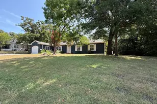 2010 N Locust St, Denton, TX 76209 - Photo 3