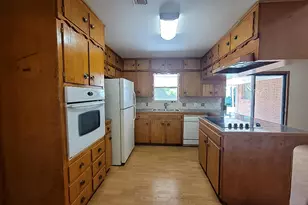 1124 Harrison Ln, Hurst, TX 76053 - Photo 7