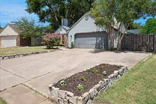 109 Clove Ln, Euless, TX 76039 - Photo 3