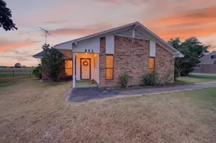 720 S Houston St, Edgewood, TX 75117 - Photo 1