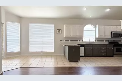 7901 Roswell Court, Arlington, TX 76002 - Photo 9