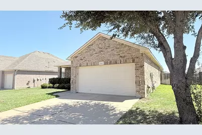 7901 Roswell Court, Arlington, TX 76002 - Photo 3