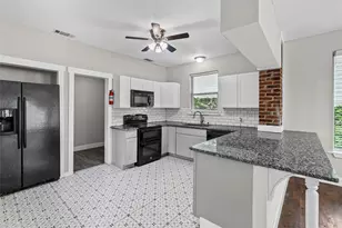 419 W 5th St, Bonham, TX 75418 - Photo 9