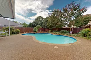 817 Crystal Ln, Hurst, TX 76054 - Photo 33