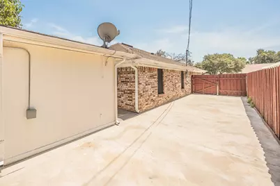 8429 Stephanie Drive, North Richland Hills, TX 76182 - Photo 3