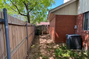 627 Overlook Ct, Arlington, TX 76012 - Photo 17