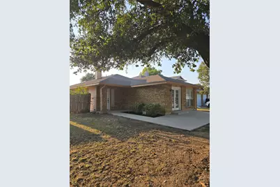 3182 Cross Creek Circle, Grand Prairie, TX 75052 - Photo 3