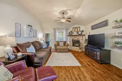 200 Jacinth Lane, Granbury, TX 76049 - Photo 13