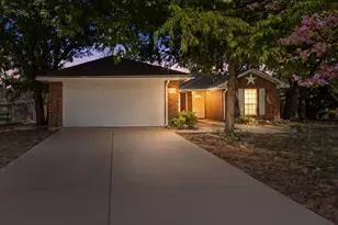 613 N Ave D, Springtown, TX 76082 - Photo 1