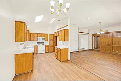 810 Castleview Drive, Arlington, TX 76001 - Photo 9