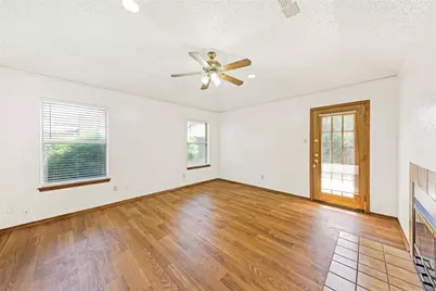 810 Castleview Drive, Arlington, TX 76001 - Photo 15
