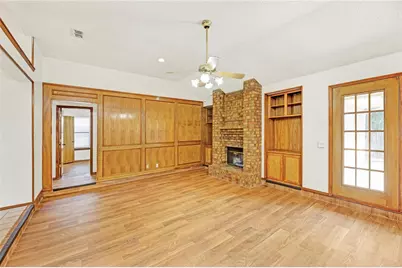 810 Castleview Drive, Arlington, TX 76001 - Photo 5