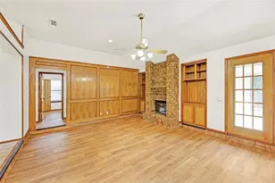 810 Castleview Dr, Arlington, TX 76001 - Photo 5
