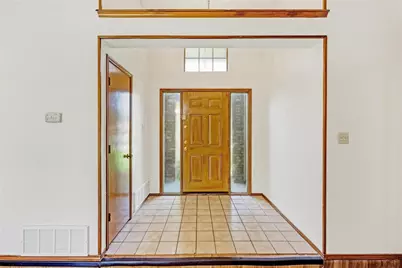 810 Castleview Drive, Arlington, TX 76001 - Photo 3