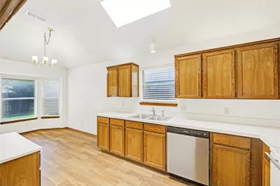 810 Castleview Drive, Arlington, TX 76001 - Photo 13