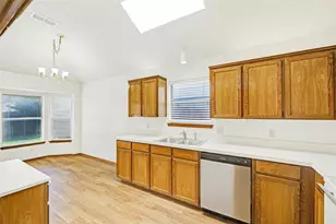810 Castleview Dr, Arlington, TX 76001 - Photo 13