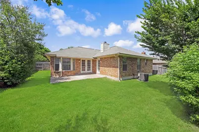 810 Castleview Drive, Arlington, TX 76001 - Photo 27