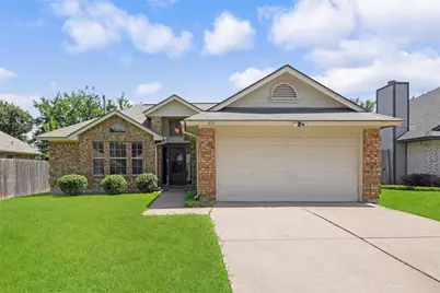 810 Castleview Drive, Arlington, TX 76001 - Photo 1