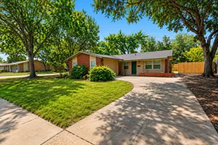 901 Melrose Dr, Richardson, TX 75080 - Photo 1