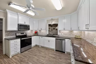 623 S Harbor Court, Granbury, TX 76048 - Photo 9
