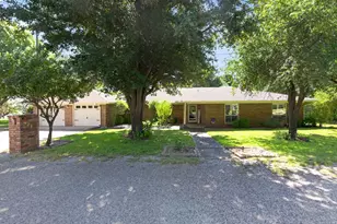 623 S Harbor Ct, Granbury, TX 76048 - Photo 3