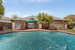 713 Mockingbird Ct, Crowley, TX 76036 - Photo 37