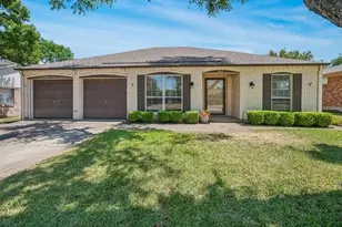 902 N Lindale Ln, Richardson, TX 75080 - Photo 1