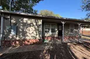 979 W Pecan St, Stephenville, TX 76401 - Photo 3
