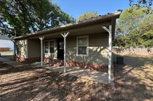 979 W Pecan St, Stephenville, TX 76401 - Photo 1