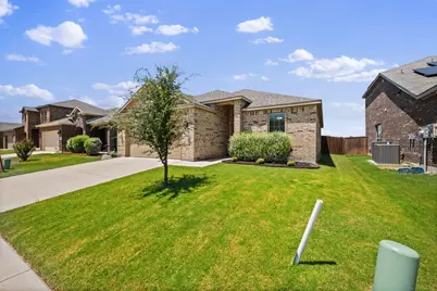 312 Marble Creek Drive, Fort Worth, TX 76131 - Photo 3