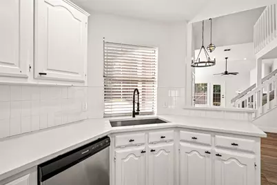 381 Arbor Lane, Euless, TX 76039 - Photo 9
