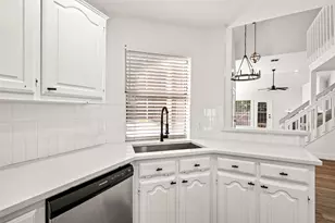 381 Arbor Ln, Euless, TX 76039 - Photo 9