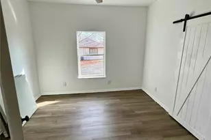 400 S 4th St, Bonham, TX 75418 - Photo 9