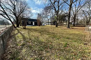 400 S 4th St, Bonham, TX 75418 - Photo 5
