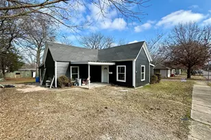 400 S 4th St, Bonham, TX 75418 - Photo 3