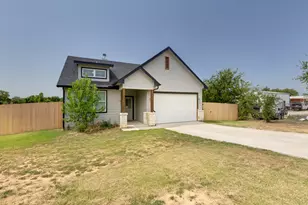 310 Oakwood Ave, Jacksboro, TX 76458 - Photo 3