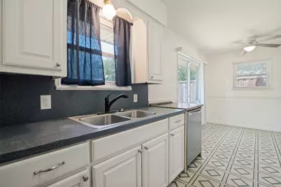203 W College Street, Whitewright, TX 75491 - Photo 9